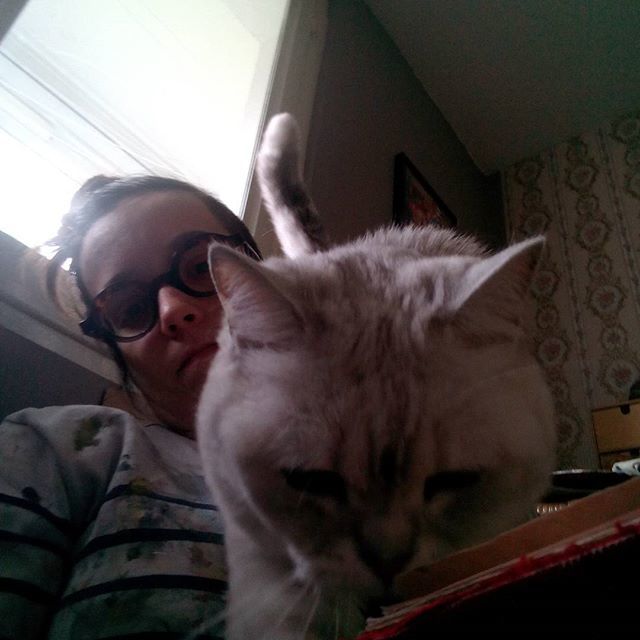 CindyNikolic's tweet photo. #atelier #chat #trytowork #deconcentration #painting #cat #photobomb https://t.co/N6olSLtAEK https://t.co/Vg6V7GinD8