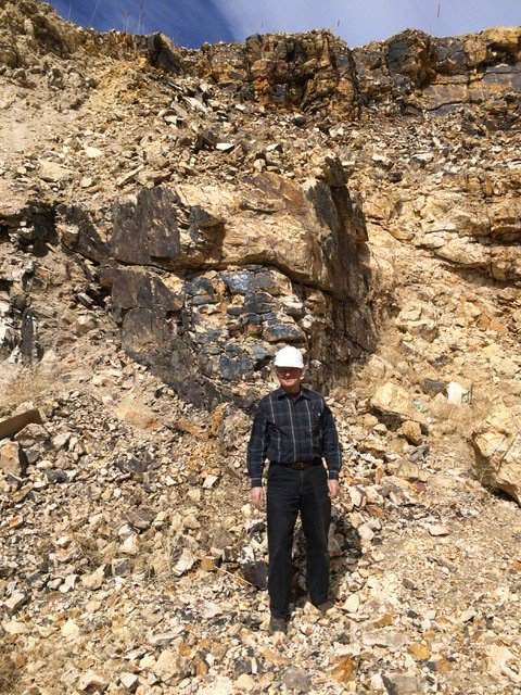 ViscountMining's tweet photo. Gravel quarrying helped uncover #silver vein that you see #preciousmetals #Gold #Au #Forex_News #Kitco_News #LME_News #Newmont #Coeeur #Basemetals #ColoradoMining #Mining #USA #jobs #KITCO #Denver $sil $slv $wpm @CoNewsAgency @ColoradoNewsDes #CVDaily #NorthernMiner $VLMGF $VML https://t.co/UG35mexPCw