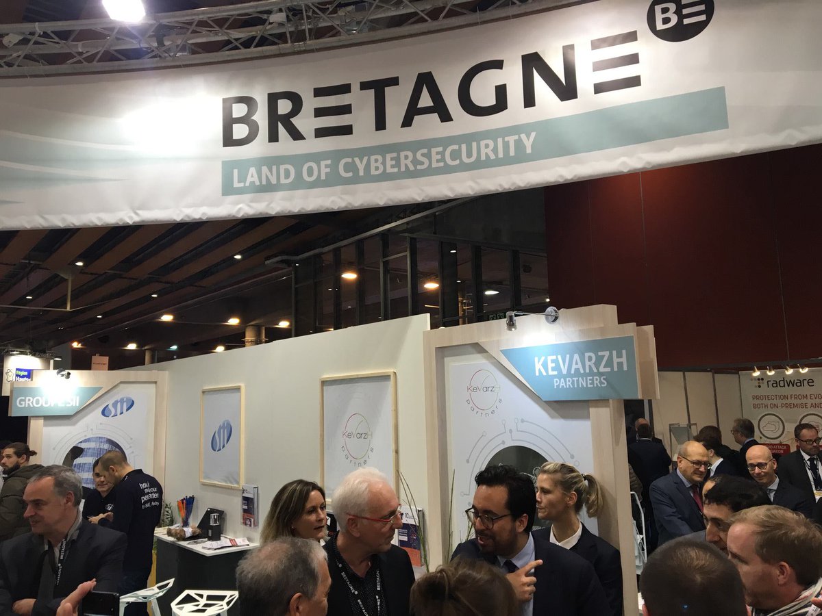 #FIC2018 Échanges avec <a href="/mounir/">Mounir Mahjoubi</a>, secrétaire d'État au numérique, que nous acceuillons sur notre stand Bretagne / <a href="/ExcellenceCyber/">PôleExcellenceCyber</a> #cybersécurité
