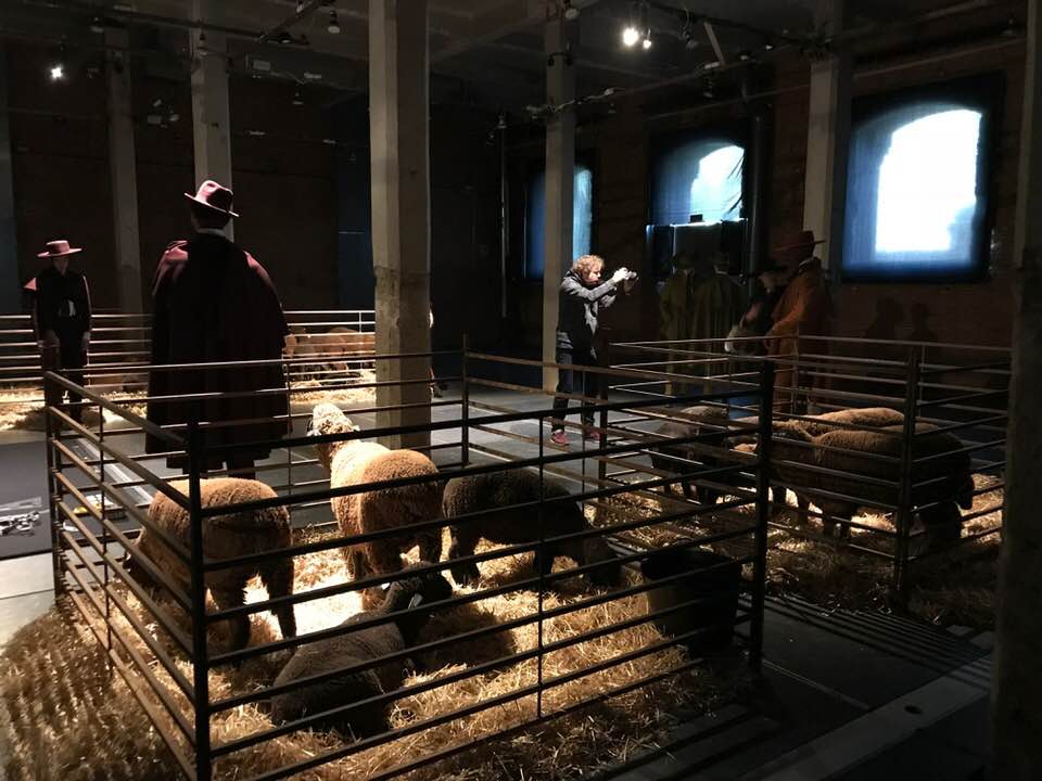di_mad's tweet photo. ¡Todo listo! Empieza #estamosdemoda con una performance única realizada por los diseñadores de @oteyza_ en la #centraldediseño de @mataderomadrid. 

#complementarios2018 #madridesmoda https://t.co/NYOlXPgUXw