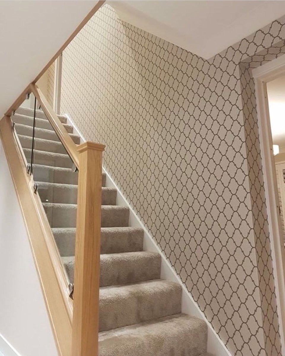 How amazing does this hallway look using our Marrakesh decadence by Sketch Twenty 3? It's tiny glass beads add extra sparkle too!💎 buff.ly/2lFDy0X
