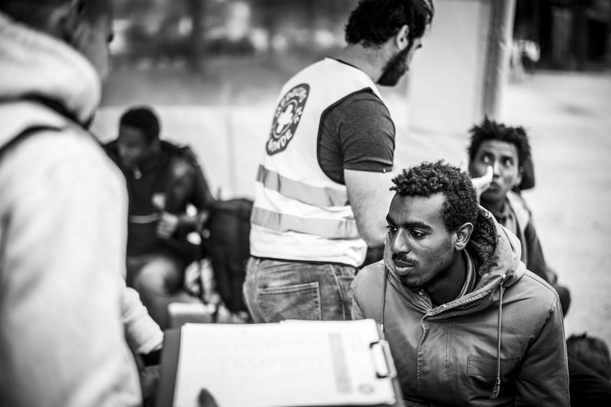 MdMBelgique's tweet photo. Depuis le 8 janvier, le #HubHumanitaire (qui réunit @MdMBelgique, @msfbelgique, @VluchtwerkVl, @CIREasbl, @oxfam_sol, @BXLRefugees, @CroixRougeBE) a déménagé à la Gare du Nord, dans un espace de 800 mètres carrés. https://t.co/BcvaRsKyEM