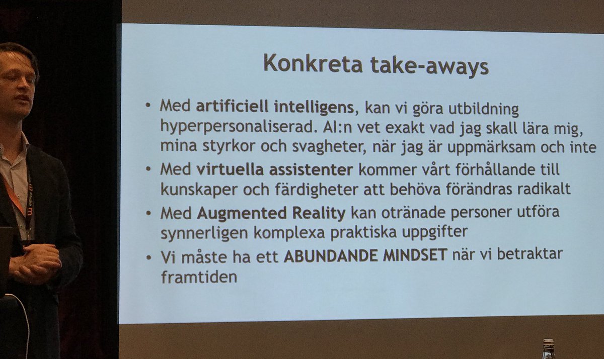 LiselotteHbg's tweet photo. Mycket spännande föreläsning av Hannes Sjöblad: AR, AI och VR kräver ett ”Abundande Mindset” #macbett2018 #Hbgskolor https://t.co/2Dt4BB8UlO