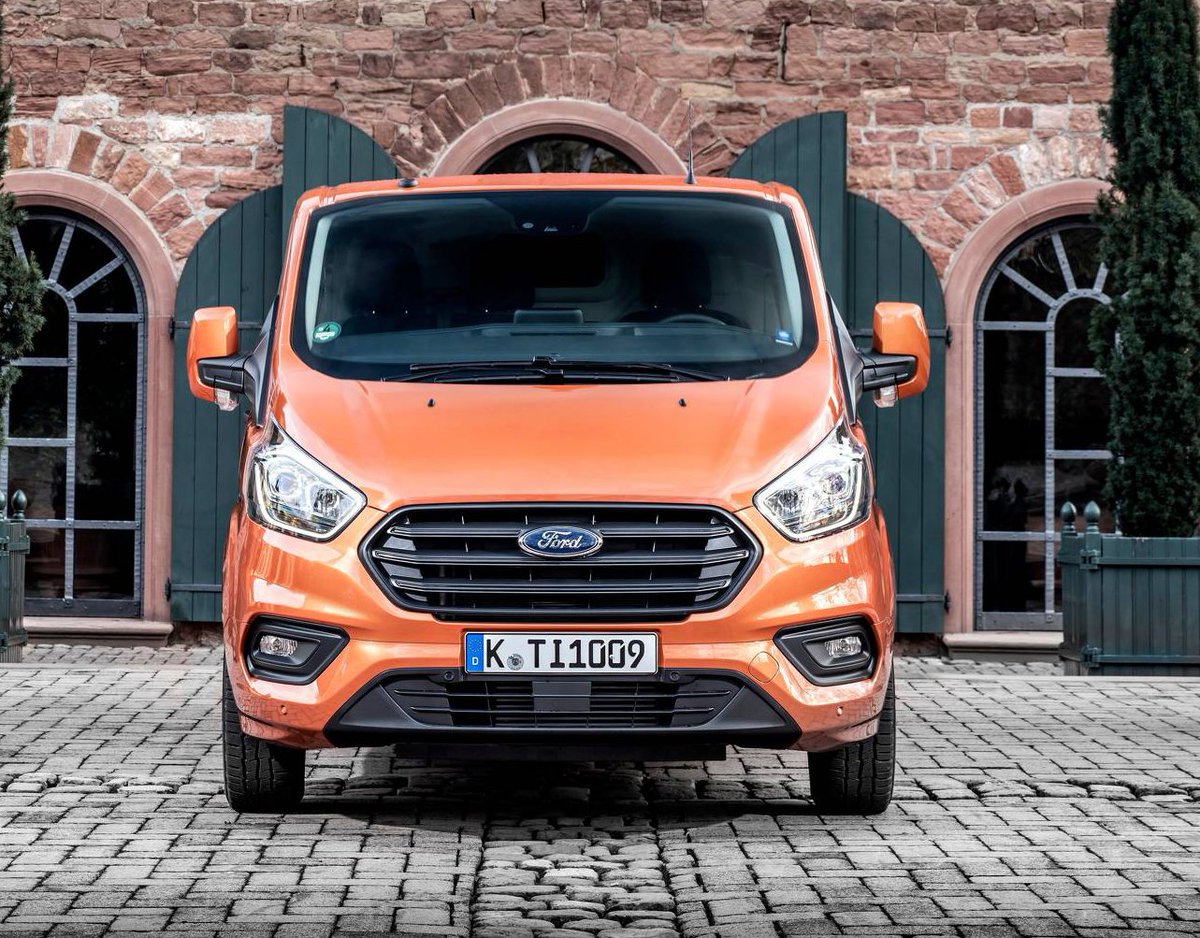 greenhous's tweet photo. 2017 was another fantastic year for Ford Commercial vehicles, and with the launch of the new Transit Custom followed by a complete range overhaul we can only see 2018 being even better. Greenhous Ford. #FordCommercial #2017Success #TransitCentre #GreenhousFord #Powys #Newtown https://t.co/bySW2xDEAe