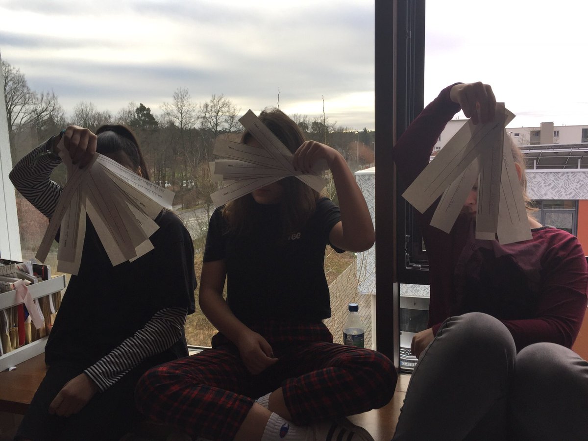tkdenick's tweet photo. Storytelling 101 - the search for authentic audiences...MS Exploratory students telling stories to 2nd graders. #authenticaudiences @fis_erlangen https://t.co/kzlArkRmaV