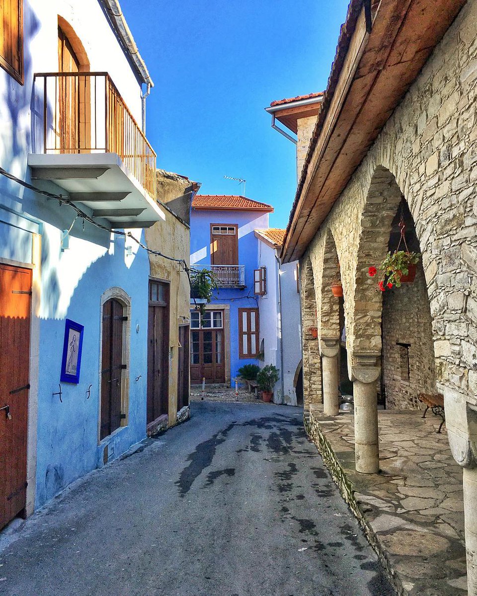 visitcyprus's tweet image. When in Cyprus you can’t miss visiting the beautiful villages of the island! Explore their colourful streets, meet the locals and taste the delicious local cuisine. #VisitCyprus Pic by @antonis_christofi