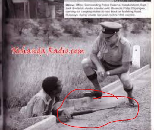 matigary's tweet photo. 18/ So the BSAP wasn't like our ZRP that moves arnd with handcuffs, batons and shields. Coltart and his colleagues were armed policemen with guns to kill our people. Even police reservists were armed 
If in doubt, see this pic of an armed Philip Chiyangwa, then a BSAP reservist https://t.co/EPGHSzOUaH