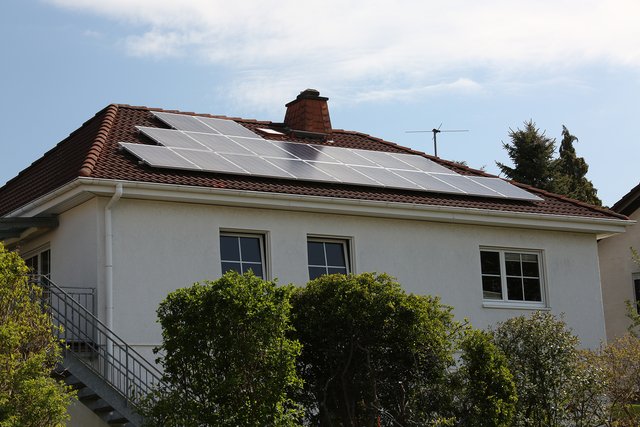 EUROFUELenergy's tweet photo. #WarmWednesday – part 7: Did you know… that solar panels, wood stoves or heat pumps can be combined with oil heating technology to reduce emissions and secure reliable energy supply? Find out more on #HeatingWithLiquidFuels https://t.co/mhhdpWPHNy https://t.co/iKihG20s08