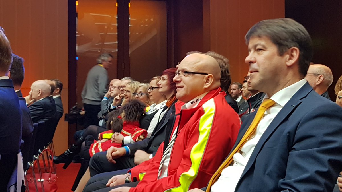 #SterneDesSports// Gerade Preisverleihung <a href="/SternedesSports/">Sterne des Sports</a> mit dem Bundespräsidenten F.W. #Steinmeier in #Berlin // #DLRG #Brandenburg <a href="/DLRG/">DLRG e.V.</a> holt den 4. Platz //  Beitrag am Donnerstag im <a href="/SKB_TV/">SKB BRANDENBURG</a>