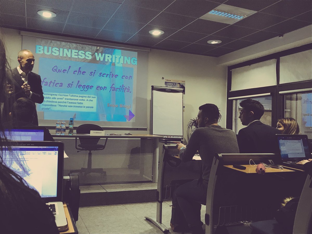 martibi92's tweet photo. “Quel che si scrive con fatica si legge con facilità” (Enzo Biagi)
Interessantissima lezione di #BusinessWriting con @VesuviOz  #doveciportailsole https://t.co/j6xOrrn6vK