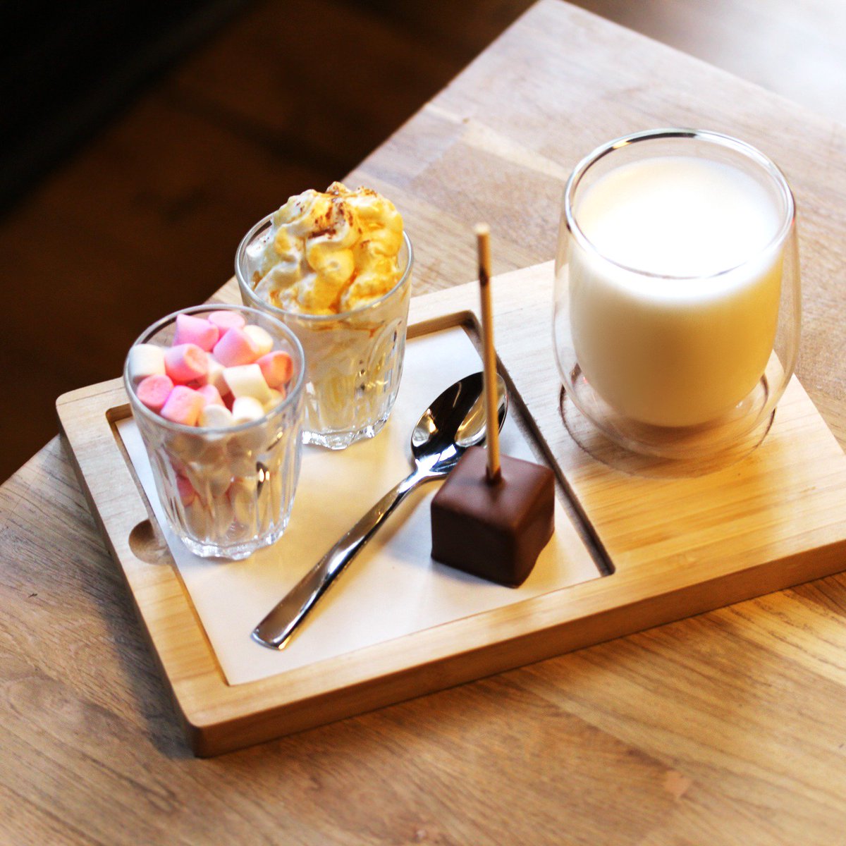 We treat mid-week blues with our special Belgian hot chocolate. Doesn't it look glorious? #WednesdayMotivation