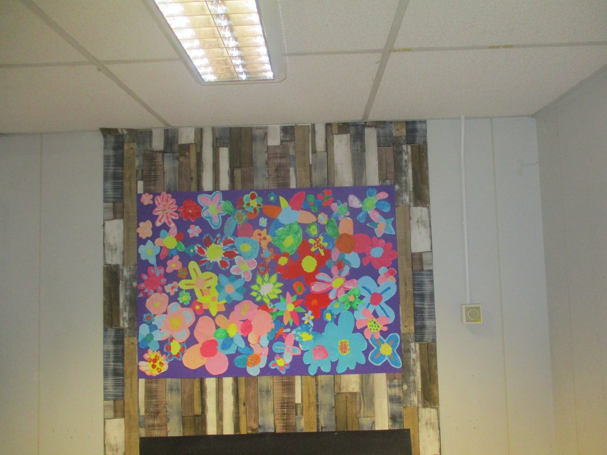wybersoosc's tweet photo. Our new piece of art is up on the wall. We think it looks quite impressive #lotsofgoodwork #verycolourful https://t.co/YOjkNpJsqf