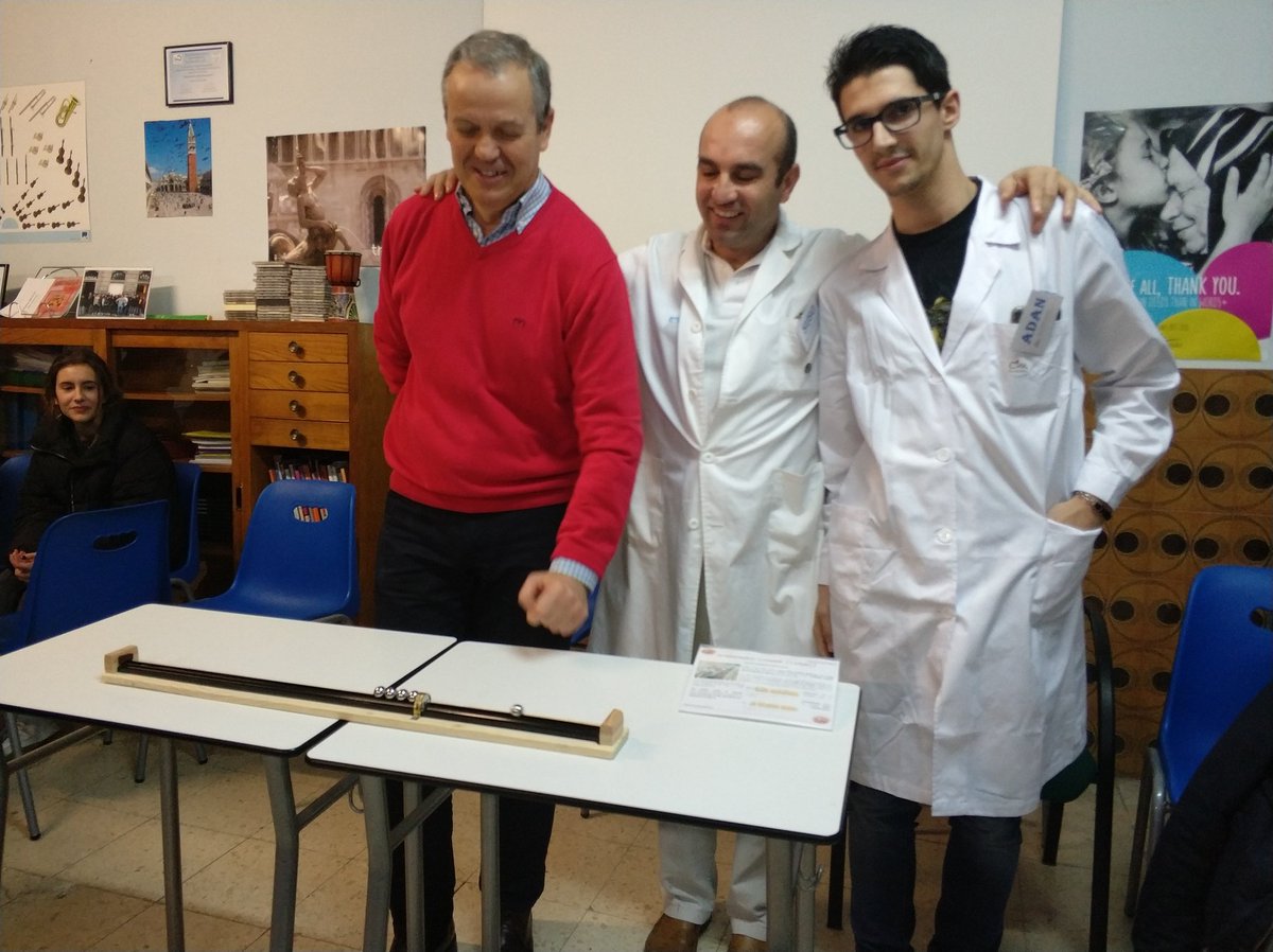 CAS_STEM's tweet image. Hoy tuvimos la colaboración de Antonio Murillo, antiguo alumno de @UCOMILLAS ICAI para explicarnos el funcionamiento de los aceleradores lineales y el bombardeo de núcleos atómicos #STEM