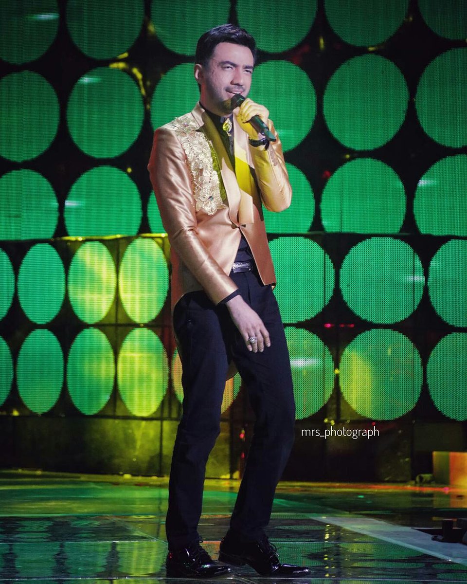 #GoldenVoiceOfAsiaRezaDAA3
Kak <a href="/DA2_Reza/">ReZa zAKarya DA2</a> memang layak berada di posisi ini
Selamat kak atas konsernya "