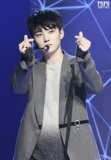 잘생긴남돌봇 tweet media