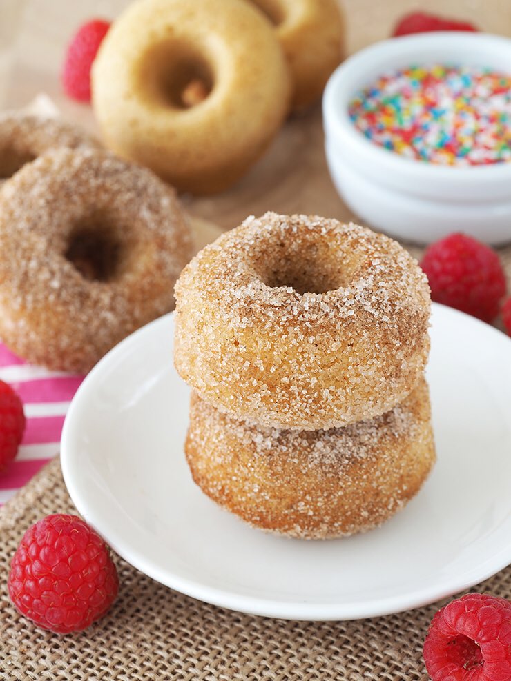 pancake_land's tweet photo. Peanut Butter Baked Doughnuts! #recipe 🥜🍩 https://t.co/XzXSEKniow https://t.co/8yJzuGdJod