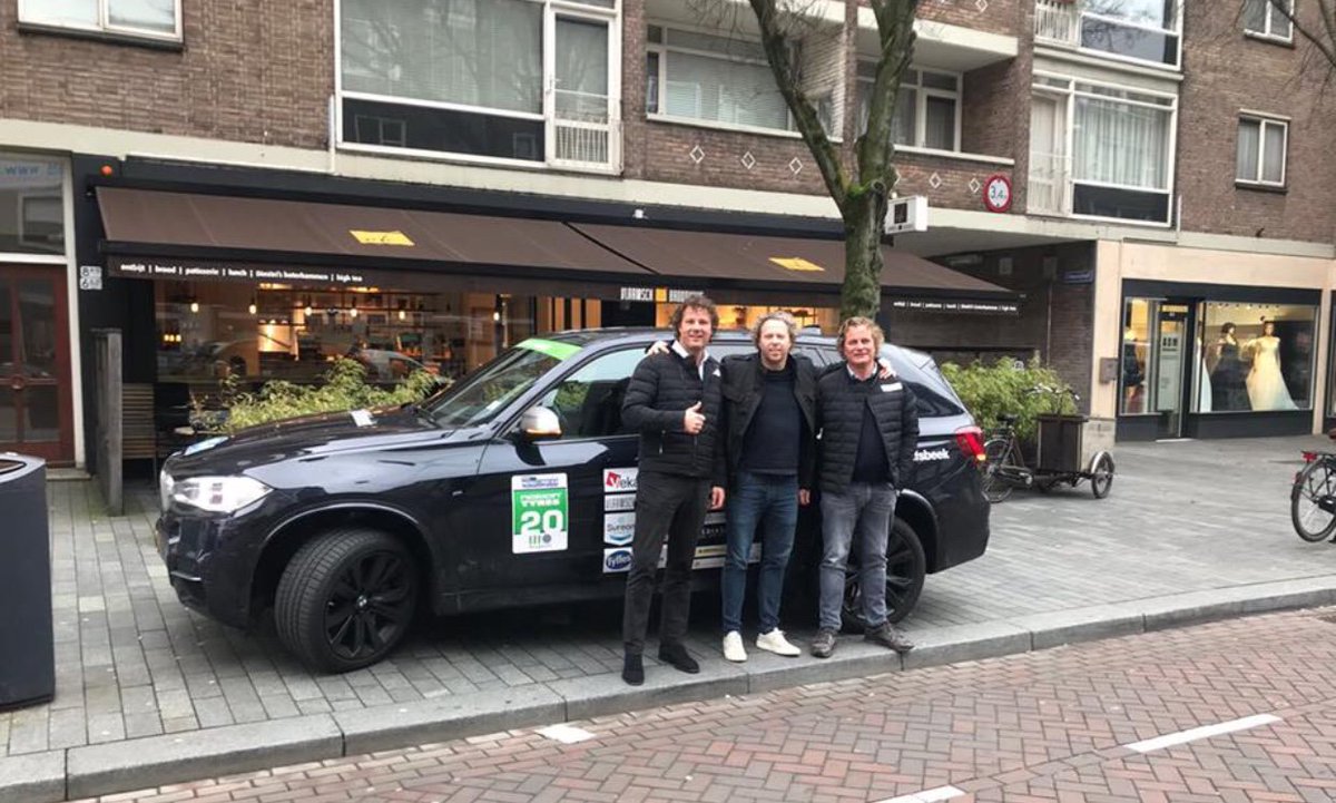 VlaamschBrood's tweet photo. Wij zijn trots op de sponsoring van Navigate North Team Kalfsbeek!! Ric Bokx &amp; Klaas Kapteijn zijn deze week bezig met een tocht van 7000 kilometer naar Moermansk!!! 
- #tocht #koud #navigatenorth #kalfsbeek #auto #noord #vlaamschbroodhuys #vb #trots #winter #kilometer #rusland https://t.co/7CpXlaon1d