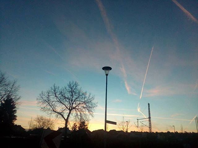bodehase's tweet photo. Genieße jeden Moment! So einfach gesagt. So schwer getan. Ich bremse auch für Sonnenaufgänge. #Papablogger #elternblog #dadofone #einkind #lebenmitkind #papablog #papasofinstagram #dadsofinstagram #familienzeit #familienleben #familienalltag #familienblog… https://t.co/Gw3SSnxU0X