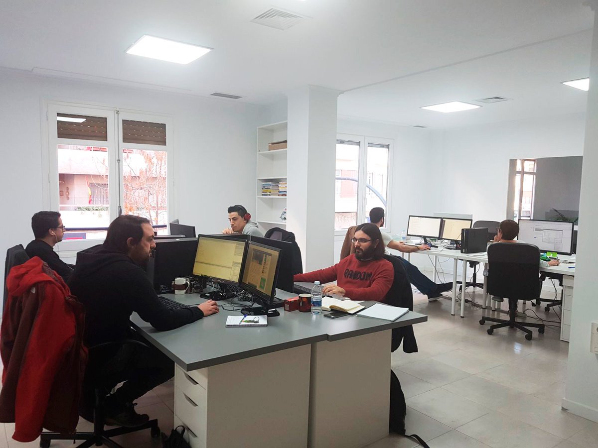 roiting's tweet photo. ¡El #roiteam no para de trabajar y pensar nuevas ideas! El 2018 viene cargado de nuevos retos, ¡a por ellos! 🖥💪📈
#roiting https://t.co/OyRi6HWxCF