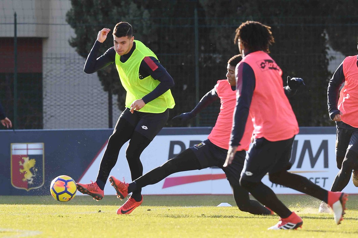 Pietro Pellegri en el entrenamiento del Genoa.