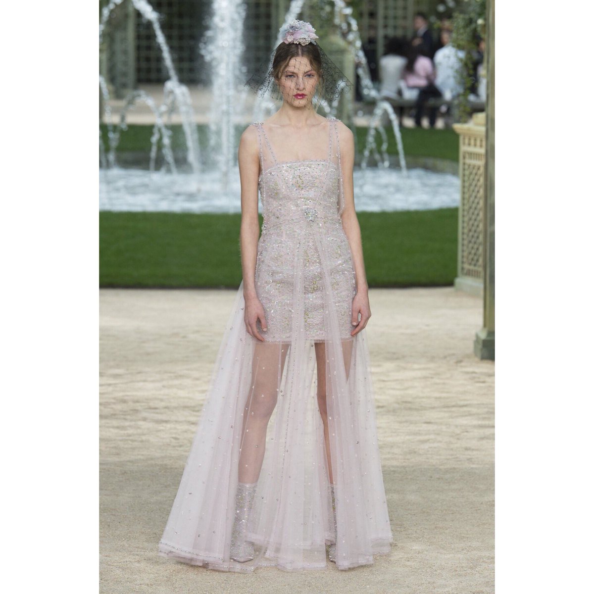 BlvLaura's tweet photo. Chanel HC SS18 Chanel went very fluid by thoughts 💭! “ the feeling I have and the mood “ for me the show made us feel like on our way to the moon in a Chanel rocket 🚀 or sitting awe at the foot of a roaring cascade in the Georges Du Verdon.
#goodmorning #paris #fashion #chanel https://t.co/j9z4aoMzqV