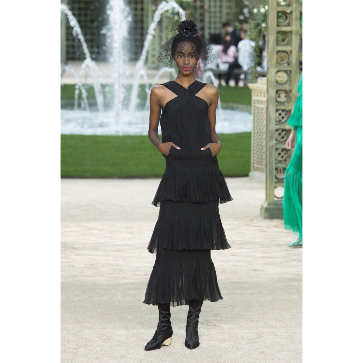 BlvLaura's tweet photo. Chanel HC SS18 Chanel went very fluid by thoughts 💭! “ the feeling I have and the mood “ for me the show made us feel like on our way to the moon in a Chanel rocket 🚀 or sitting awe at the foot of a roaring cascade in the Georges Du Verdon.
#goodmorning #paris #fashion #chanel https://t.co/j9z4aoMzqV