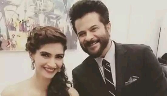 _PVRCinemas's tweet photo. #AnilKapoor, #SonamKapoor, #RajkummarRao and #JuhiChawla in Vidhu Vinod Chopra's new film #EkLadkiKoDekhaTohAisaLaga #PVRUpdates https://t.co/ctSxLDc8HL