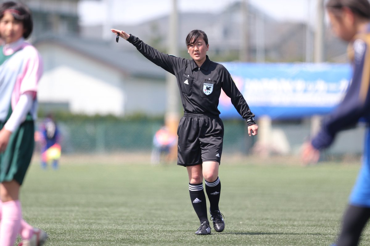 JAPAN_Soccer_C's tweet photo. 【全国初！】
専門学校在学中に全国で初めて女子１級審判員が誕生しました！
すでに世界へも派遣されております。（スゴイ）

日本の活動でも国体や全中など大事な試合で主審も務めております。

彼女は今年も在学しながら数多くの試合に派遣されることでしょう！！！
https://t.co/U8oLveMtWR https://t.co/11LaTztAhB