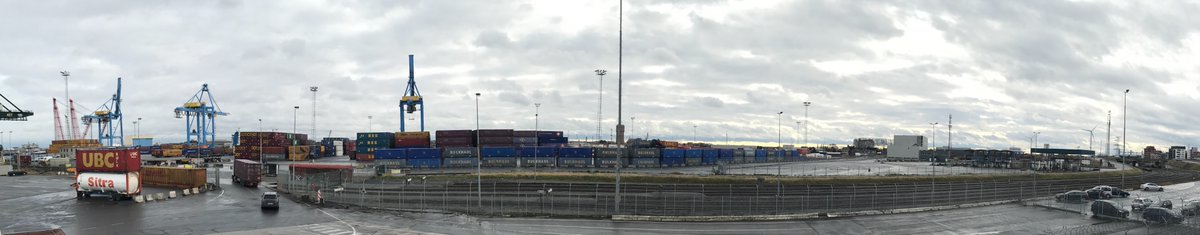 apzi_zeebrugge's tweet photo. Busy day at the #P&O Zeebrugge terminal #PortofZeebrugge #destinationUK https://t.co/pqMDzKeybp