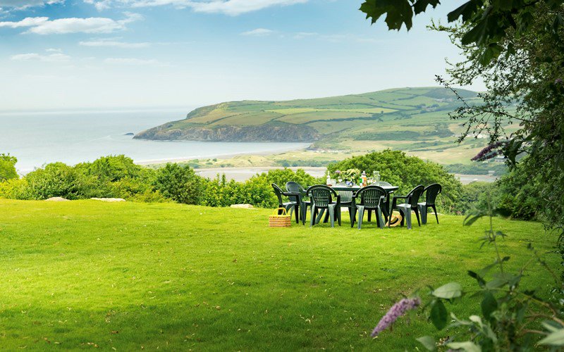 Does dinner with a view tempt you? Book the beautiful Nant Y Rhedyn property at pembrokeshirenetlet.co.uk