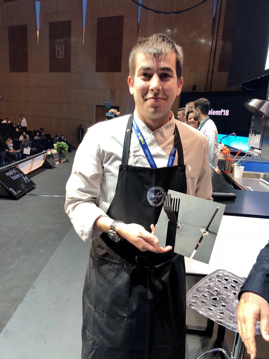 juliaplozano's tweet photo. .@nanin_perez del restaurante murri alicante ganador del premio #cocinerorevelacion2018 Enhorabuena!!! #realemf18 https://t.co/jeWnWmXc3g