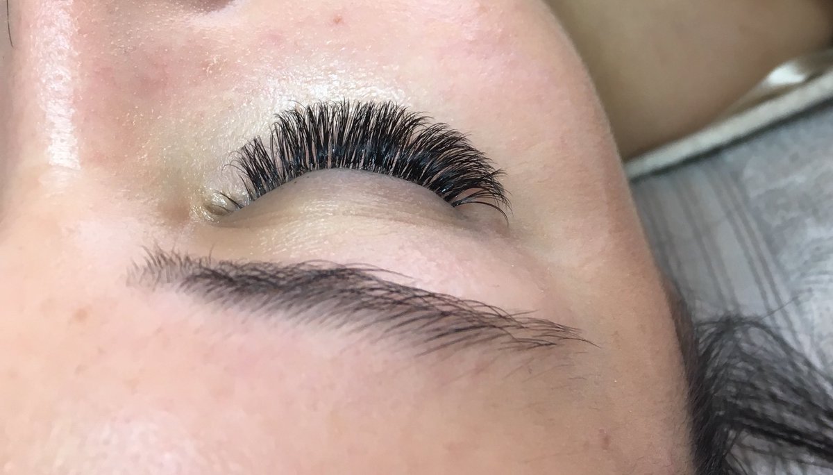 katmitchell123's tweet photo. #lashes #lashextensions trying out my #newGlue from #londonLashPro ❤️❤️ https://t.co/iEmcIwD2kl