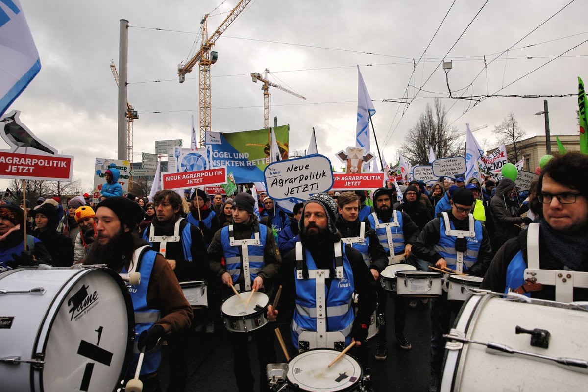 BirdLifeEurope's tweet photo. Some great photos taken by @NABU_Biodiv from right in the heart of the Berlin March for agriculture reform on Saturday! #FutureofCAP #WHES18 https://t.co/Wih6SEYUCe