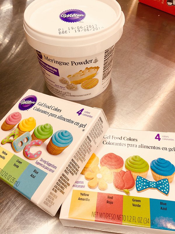 東急ハンズ新宿店 アイシングシュガーで 人気のキャラクターを作ってみました お水の量の調整だけで こんなにも可愛らしいアレンジができちゃうんです メレンゲパウダー 1 500円 税 4色セットアイシングカラー 各900円 税 バレンタイン 4階はっち