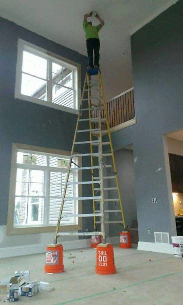 jjperezmonzon's tweet photo. Cuando nos faltan medios solemos improvisar... Por favor!!! POR TU BIEN NO HAGAS ESTO!!! TU SALUD E INTEGRIDAD SON PRIMORDIALES!!! #Csys #CSS ##Coordinacion de #Seguridad y #Salud en #obras de #construccion #aparejador #arquitecturatecnica https://t.co/I4jg9W5XJn