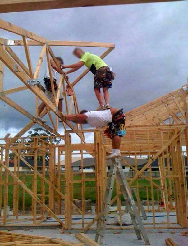jjperezmonzon's tweet photo. Cuando nos faltan medios solemos improvisar... Por favor!!! POR TU BIEN NO HAGAS ESTO!!! TU SALUD E INTEGRIDAD SON PRIMORDIALES!!! #Csys #CSS ##Coordinacion de #Seguridad y #Salud en #obras de #construccion #aparejador #arquitecturatecnica https://t.co/I4jg9W5XJn