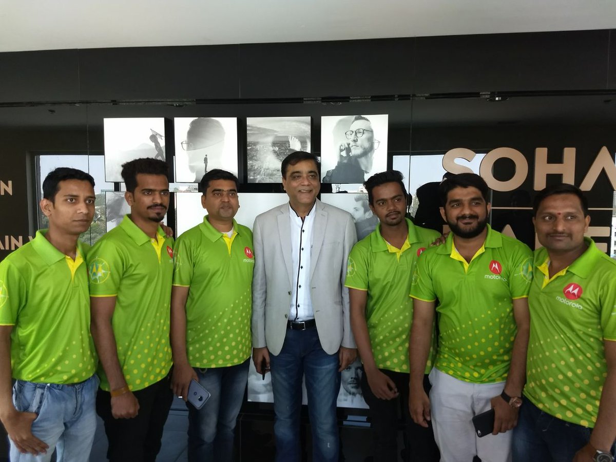 mathursudhin's tweet photo. Our Pune warriors are truly blessed by Lord Ganpati. Completely impressed by their knowledge, totally humbled by their commitment. Hello Pune, prepare yourselves.  #Punetakeover @motorolaindia https://t.co/wdi1vHy9q9