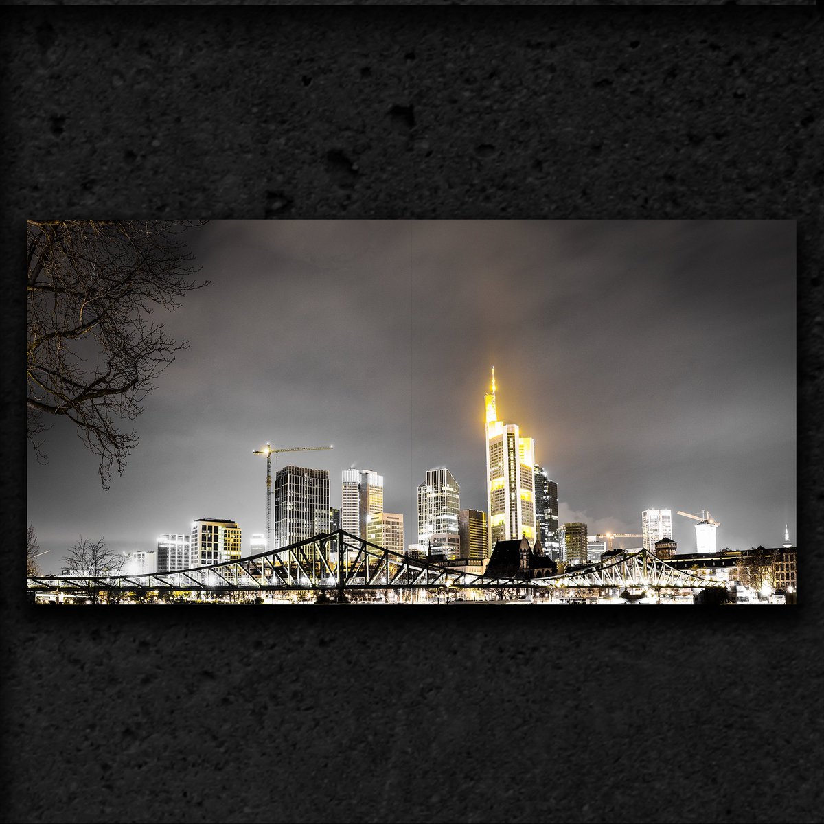 two2teps__'s tweet photo. #Frankfurt ❤️
#skyline #fotografie #classixz https://t.co/T2z7shcYHa