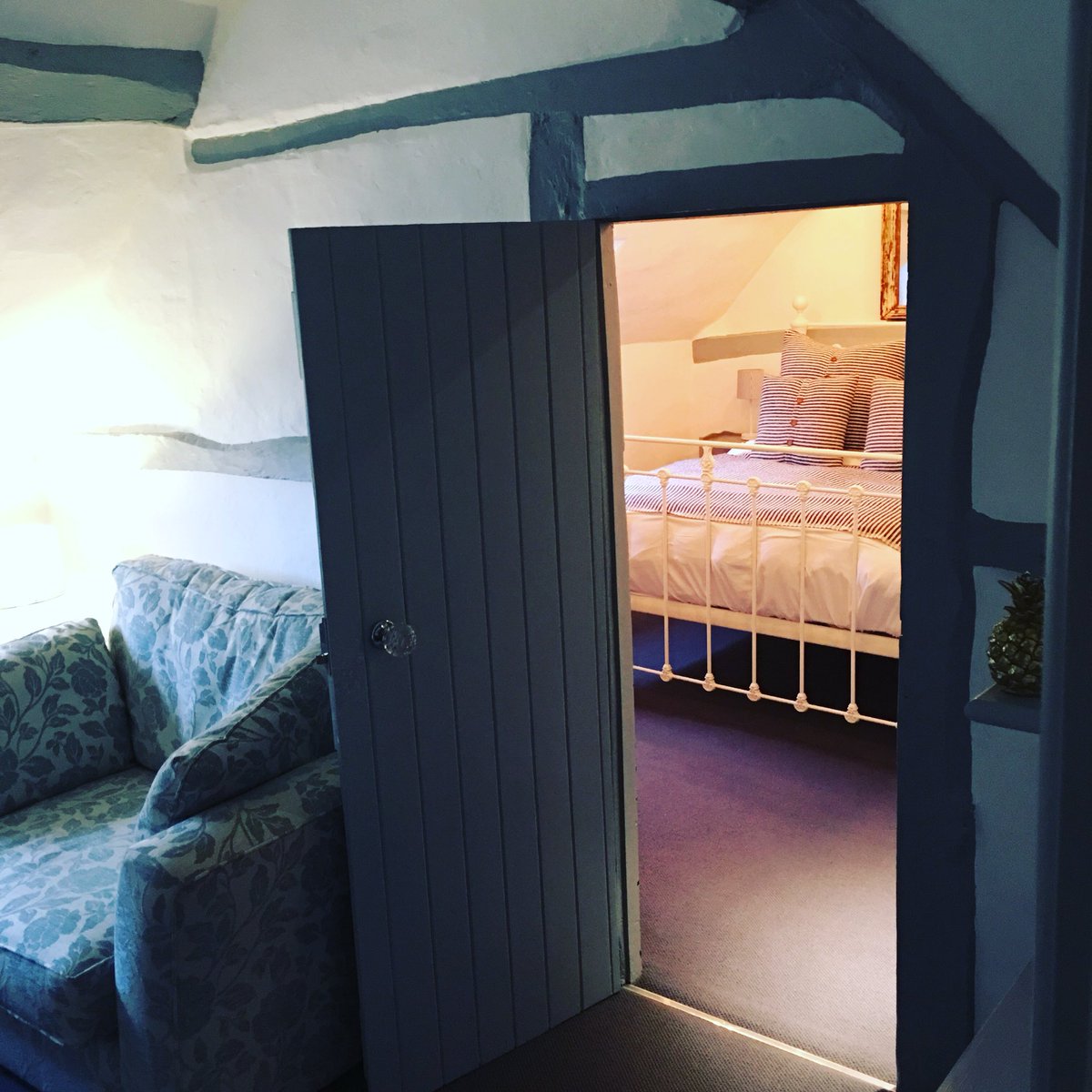 We have a few weekday one night stays available through February - please call 01494 482440 for more details. 🥂🏡