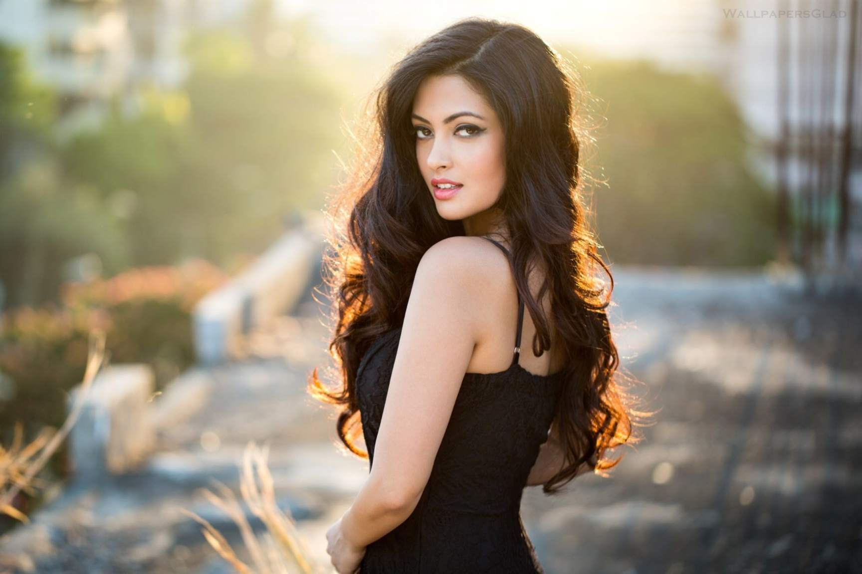 Team wishes the beautiful actress Riya Sen a very Happy Birthday! 