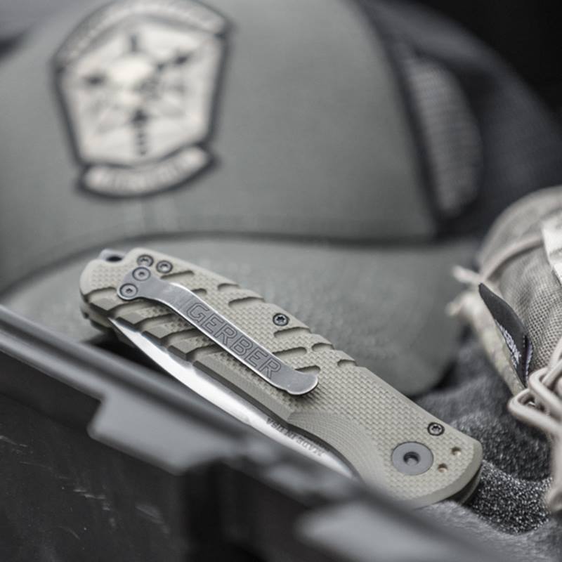 UnderamanSocial's tweet photo. Hello, Trouble!
That's how you'd want to ideally greet... Right?
Say Hello, with a Gerber.
#StayOut #Adventure #Gerber #Tools #Torches #Tactical #Jewelry #Survival #Explore #Camping #Trekking #Hiking #Offroad #Callout #Exclusivemanstore #Underaman #ManEssentials #BorninBangalore https://t.co/oHN5q3uGvt