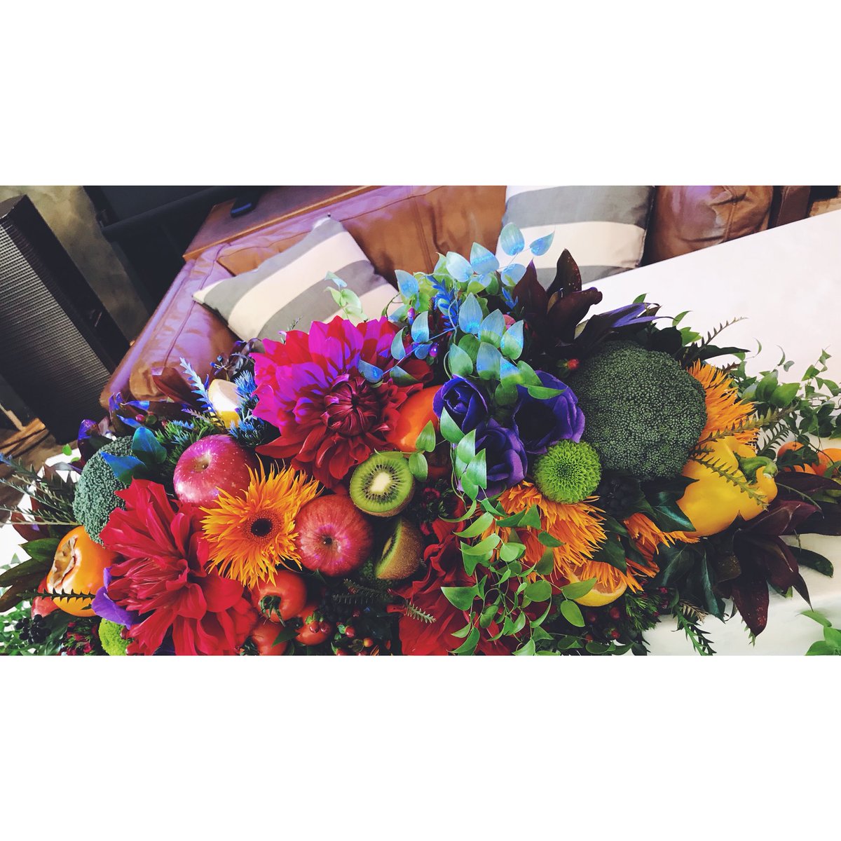 vegabotanic's tweet image. wedding party
#vega. #ベガ #maintable #wedding #メインテーブル #fruits #colorful #カラフル #花 #野菜 #果物 #ウェディング
#オーダーメイド