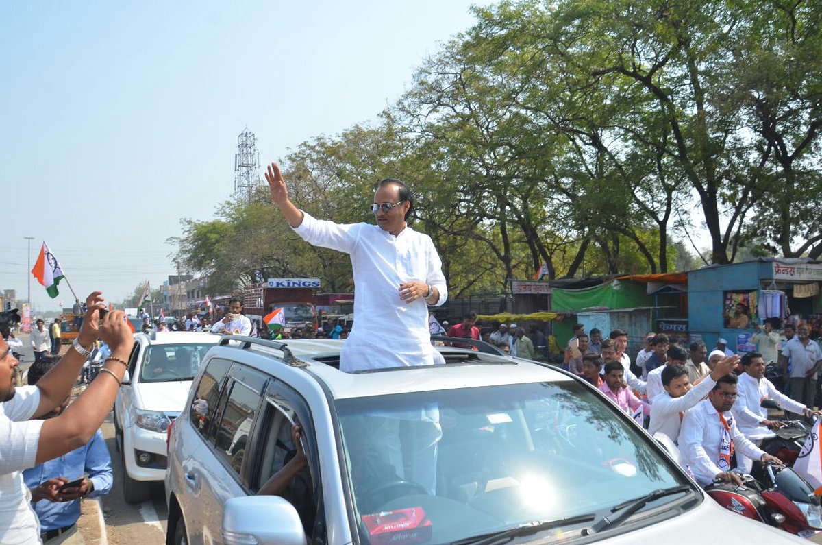 JunaidDurrani13's tweet photo. @AjitPawarSpeaks  दादांचे पाथरीत अभूतपूर्व स्वागत
@NCPspeaks च्या या Bike रॅलीला 2 हजारांपेक्षा आधिक तरुणांनी सहभागी होऊन मोठा प्रतिसाद दिला https://t.co/MOhZLNrGML