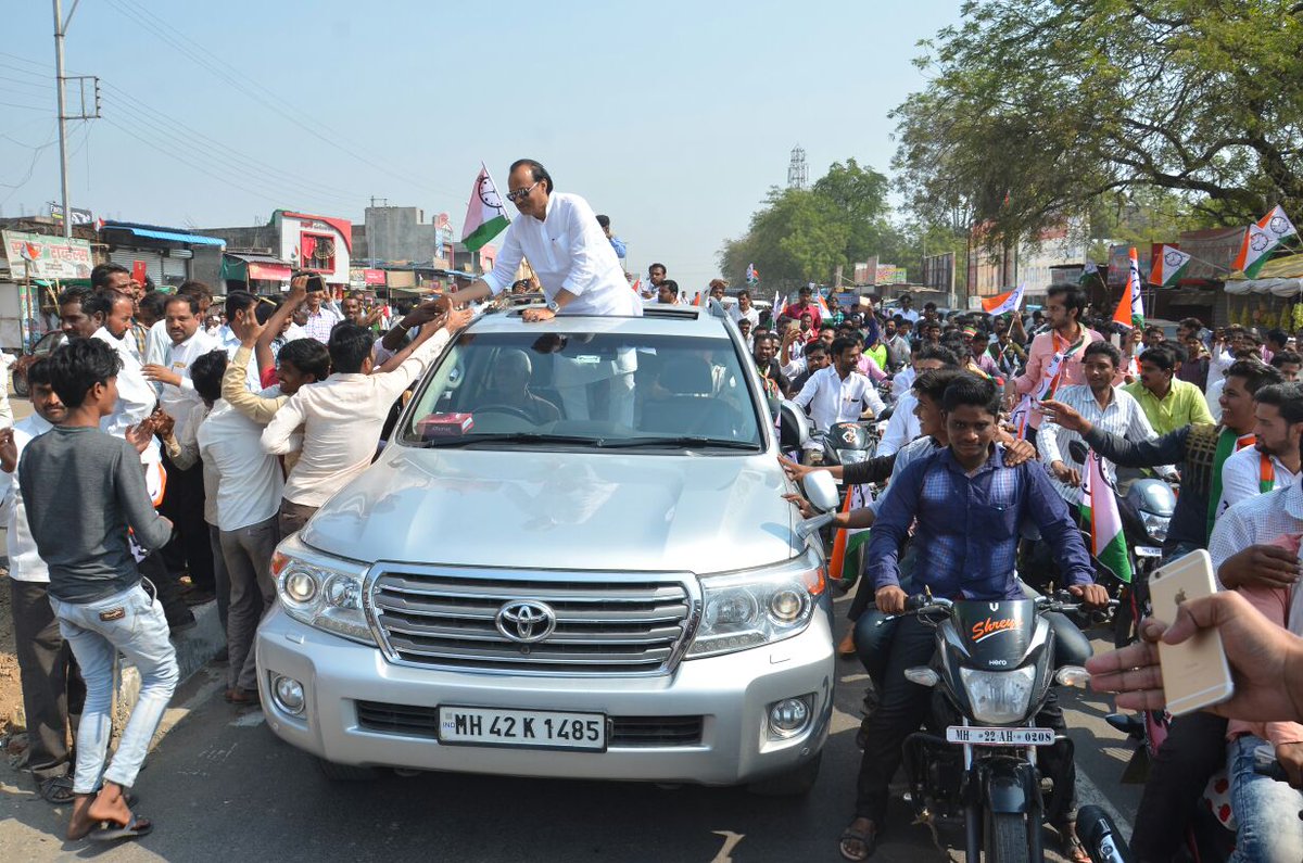JunaidDurrani13's tweet photo. @AjitPawarSpeaks  दादांचे पाथरीत अभूतपूर्व स्वागत
@NCPspeaks च्या या Bike रॅलीला 2 हजारांपेक्षा आधिक तरुणांनी सहभागी होऊन मोठा प्रतिसाद दिला https://t.co/MOhZLNrGML