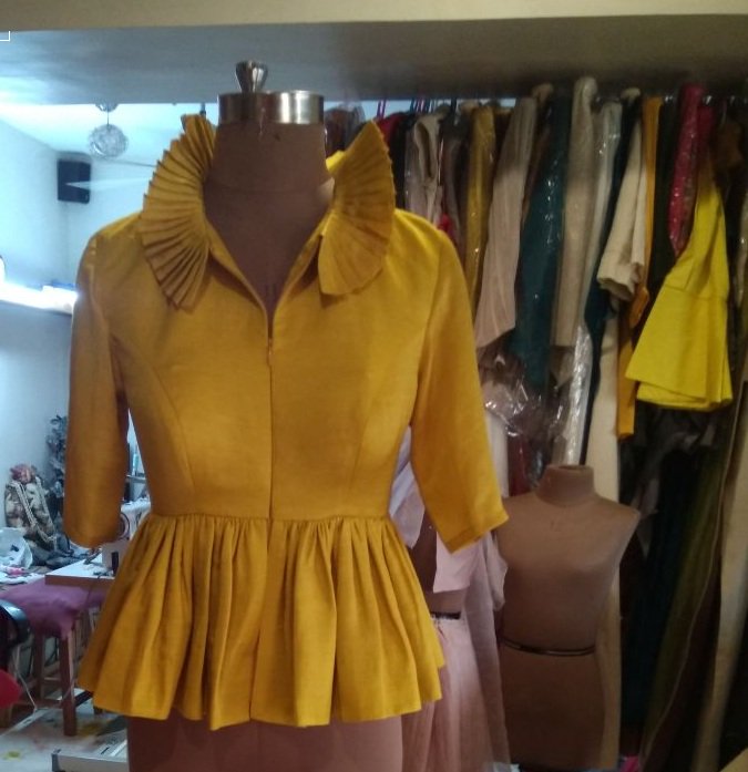 AHummingWay's tweet photo. A Humming Way - Pleated for Perfección
#ahummingway #comingsoon #backstage #peplum #mustardpeplum #manequin #dressingrooms #style #changingroom #fashionable #fashiondiaries #fashionpost #fashionlover #fashiondesign #fashiondaily #beauty #like #follow #vogueway #hautecouture https://t.co/VbGq9IOEk1
