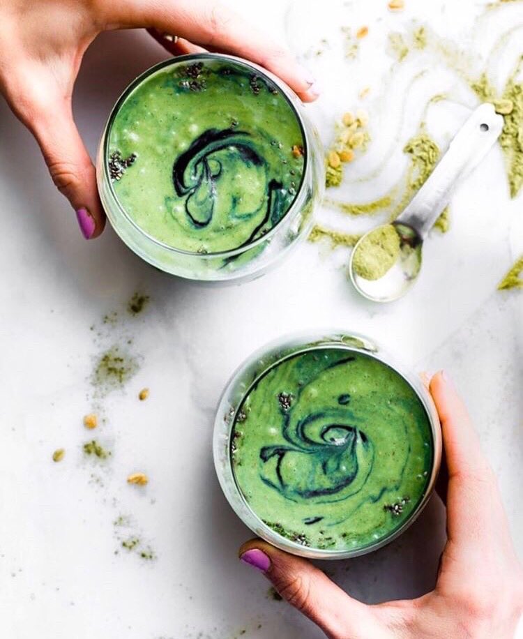 powerfoodies's tweet photo. Today we want to share some #DetoxJanuary motivation with you! This creamy coconut spirulina smoothie is a perfect smoothie to start any day with ;-) Share your detox drinks and foods with #DetoxJanuary, #renskroes and #powerfoodies. The recipe is from @cottercrunch! ๐ https://t.co/72pSr7I9Us