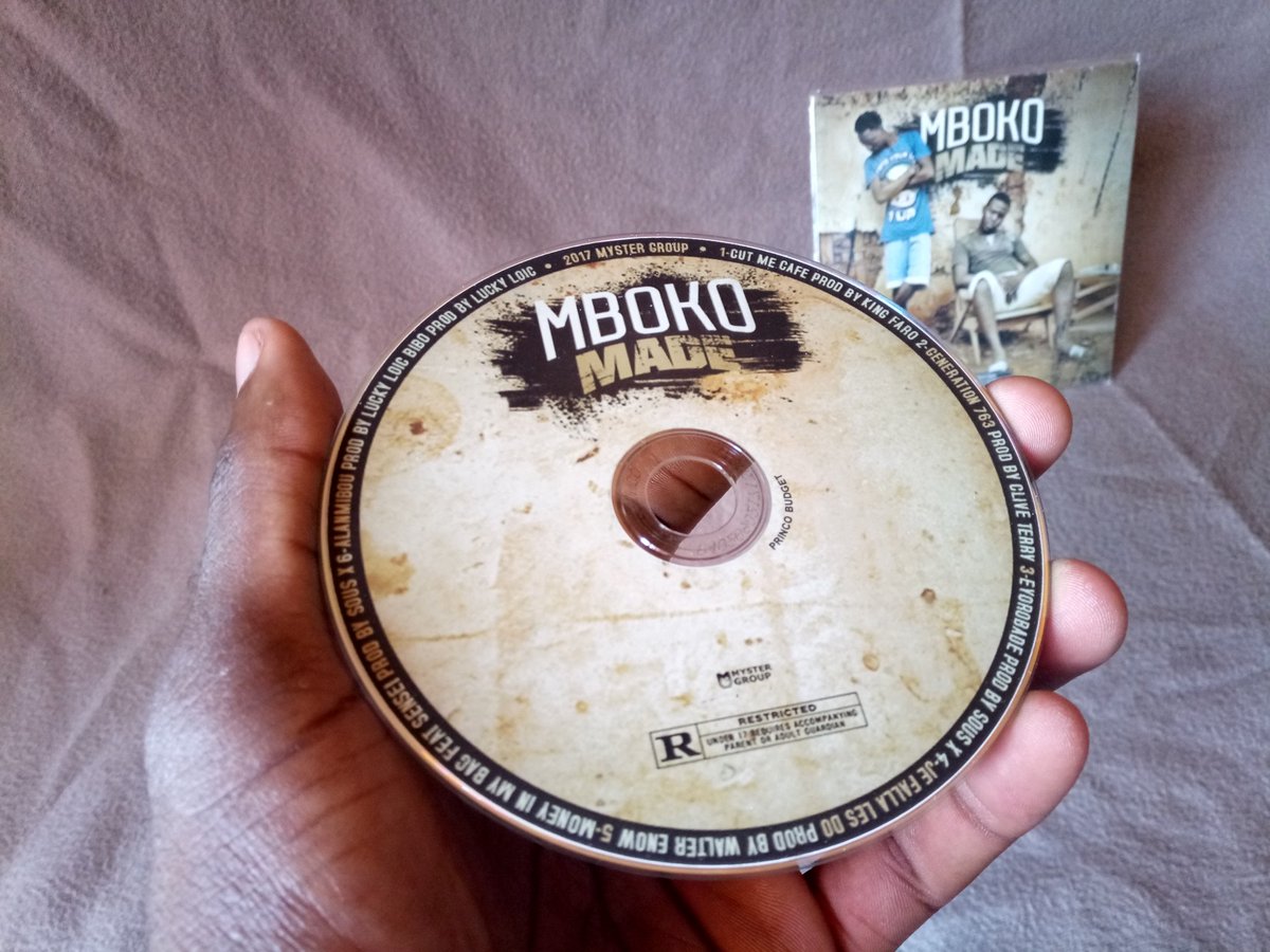 alakaoloko's tweet photo. Procurez vous les derniers exemplaires de l'EP #MbokoMade de @KillBPsycatra &amp; @ThaSIMH en contactant le +237698962383.
En attendant  ce soir le dernier élément #Air !!!
#AO ⚡ https://t.co/K2FPXHRMv6
