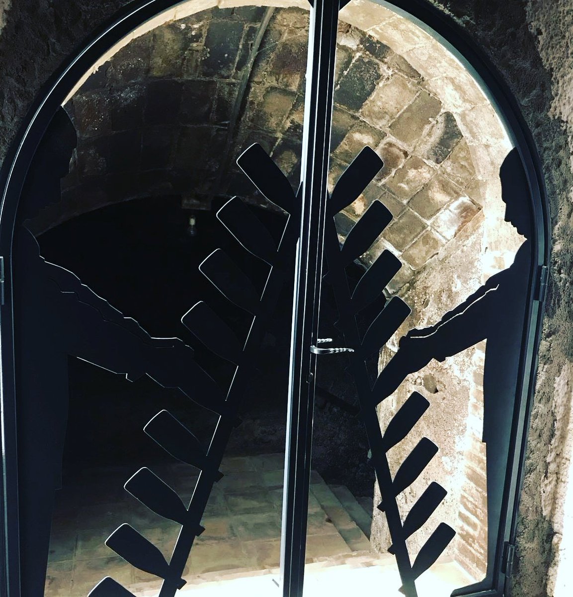 Rovellats's tweet photo. Abre la puerta y entra.. #Nuestromundo  😊🍷
#ourworld #details #mejorconcava #enoturismo #cava #docava #cavalovers #amazing #rovellatsatope https://t.co/jGkBJOMaWE