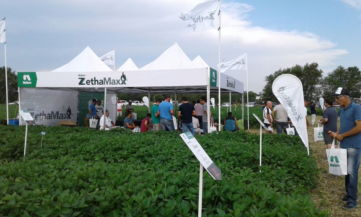 SealSRL's tweet photo. Ayer se realizó el segundo evento a campo de @nufarmargentina en la localidad de Río Cuarto, provincia de Córdoba. El próximo desafío será el jueves en Carcaraña, provincia de Santa Fe.
#ZethaMaxx #feria #carpa #fly #banner #mástiles #banderas https://t.co/nfscv7swPe