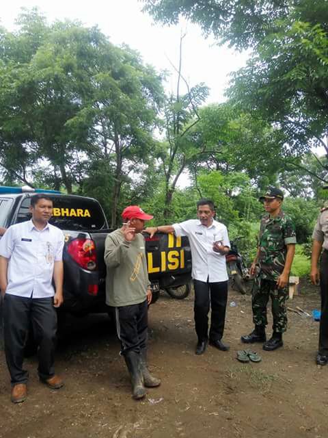 IcukS4586's tweet photo. Persiapan KUNKER Bpk Bupati ke Destinasi Wisata Alam "Petilasan Kyai Mas Atmari" Desa Walidono
#BhaktiPendampingDesa
#TPPIJawaTimur
#Bondowoso
#Prajekan
@jokowi
@EkoSandjojo
@anwsanusi
@taufikmadjid71
@DewantoAndry
@andiono_putra
@evril66
@Mutiatulisti
@Mohammadhazen11 https://t.co/2M16WFqMbl